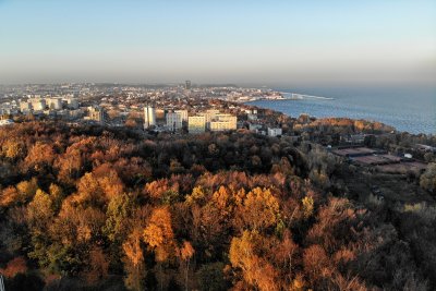 Niezwykłe położenie Gdyni pomiędzy zalesionymi wzgórzami Trójmiejskiego Parku Krajobrazowego a Bałtykiem kreuje wielobarwną mozaikę atrakcji turystycznych. // Fot. Michał Puszczewicz