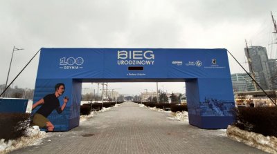 Brama Biegu Urodzinowego z Portem Gdynia będzie miejscem początku i zwieńczenia biegowych zmagań (fot. Gdyńskie Centrum Sportu)