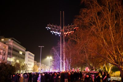 Uroczystości popołudniowe odbyły się pod pomnikiem Ofiar Grudnia ’70 przy al. Marszałka Józefa Piłsudskiego (fot. Karol Stańczak)