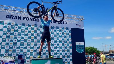 Daniel Majkowski na podium Gran Fondo Gdynia / fot.SE