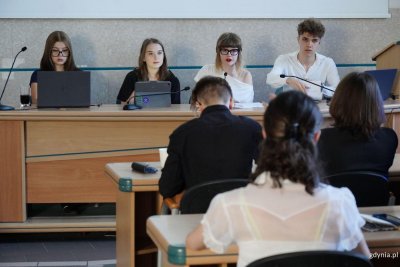 Na zdjęciu (od lewej): sekretarz MRM  Zofia Lubańska, wiceprzewodnicząca MRM Iga Drzewiecka, przewodnicząca MRM Zuzanna Rybikowska, wiceprzewodniczący MRM Aleksy Żukowski (fot. Magdalena Starnawska)