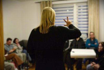 Gdynia od lat wspiera wchodzącą w dorosłość młodzież z pieczy zastępczej . Zdjęcie z jednego ze spotkań Gdyńskiego Klubu Mentoringu (fot. MOPS w Gdyni) 