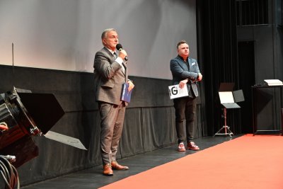 Uroczysta inauguracja roku akademickiego w Gdyńskiej Szkole Filmowej. Na zdj. Wojciech Szczurek, prezydent Gdyni oraz prowadzący uroczystość dyrektor Gdyńskiego Centrum Filmowego i wicedyrektor GSF Jerzy Rados. Fot. Zygmunt Gołąb 