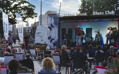 Koncert na placu przy ul. Zawiszy Czarnego // fot. Bartłomiej Segar, z facebookowej grupy „Gdynia w obiektywie”