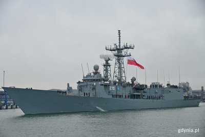 ORP „Gen. T. Kościuszko” wypływający z Portu Wojennego w Gdyni // fot. Magdalena Czernek