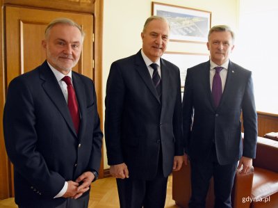 Od lewej prezydent Gdyni, Wojciech Szczurek, ambasador Malty w Polsce, dr John Paul Grech i Sławomir Kalicki, Konsul Honorowy Malty w Polsce, fot. Kamil Złoch