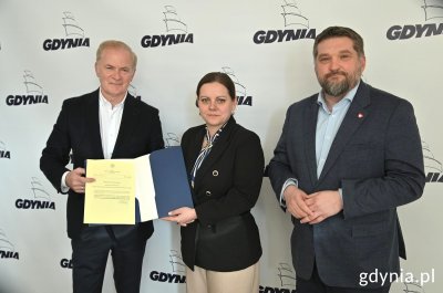 Od lewej: senator Sławomir Rybicki, prezydent Gdyni Aleksandra Kosiorek oraz Tadeusz Szemiot – przewodniczący Rady Miasta Gdyni (fot. Magdalena Śliżewska)