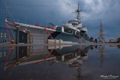 Uwaga, w środę, 21 czerwca oraz w niedzielę 25 czerwca, w godzinach 10:00 – 13:00 z pokładu ORP „Błyskawica” zostaną oddane saluty armatnie. Fot. Michał Pietrzak Fotografia 