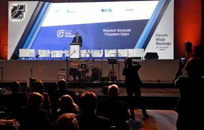 Wystąpienie prezydenta Gdyni, Wojciecha Szczurka podczas drugiego dnia Forum Wizja Rozwoju, fot. Kamil Złoch