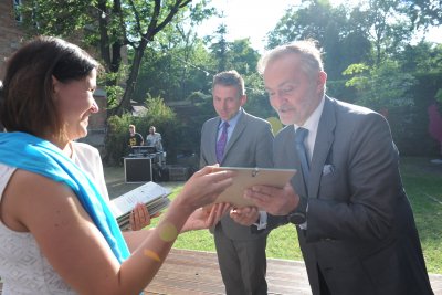 Prezydent Gdyni Wojciech Szczurek odbiera wyróżnienie | fot. Jerzy Krupowies (Fotobarwa)