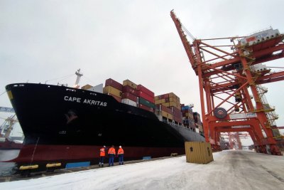 Rekordowy ładunek kontenerów w BCT Gdynia na pokładzie statku „Cape Akritas”, źródło: BCT / linkedin.com