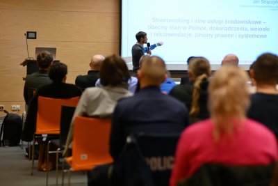 W wydarzeniu udział wzięli przedstawiciele instytucji, służb a także organizacji pozarządowych (fot. MOPS w Gdyni) 