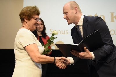 Nagrody wręczał wiceprezydent Gdyni ds. jakości życia, Bartosz Bartoszewicz, fot. Jan Ziarnicki