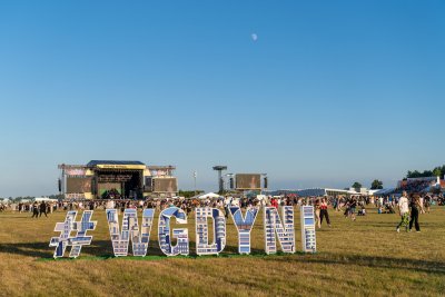 Wizualizacja podświetlanego napisu #WGDYNI  (fot. materiały prasowe Urzędu Miasta Gdyni)