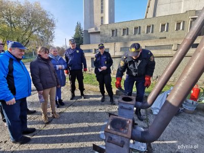 Funkcjonariusze EkoPatrolu Straży Miejskiej w Gdyni spotkali się z mieszkańcami Leszczynek // fot. Michał Puszczewicz