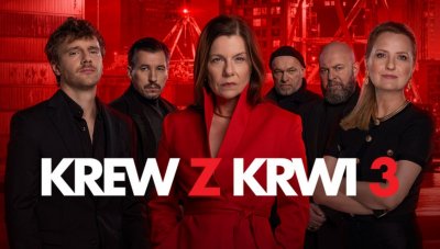 Grafika promująca Krew z krwi 3. Czerwone tło, napis Krew z krwi 3, na zdjęciu od lewej Maciej Musiał, Mirosław Haniszewski, Agata Kulesza, Mariusz Bonaszewski, Szymon Bobrowski i Izabela Kuna
