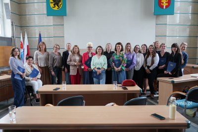 Na zdjęciu członkinie Gdyńskiej Rady Kobiet II kadencji z wiceprezydentką Oktawią Gorzeńską (fot. Karolina Szypelt)