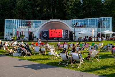 Rozmowy w ramach festiwalu Miasto Słowa odbywały się w muszli koncertowej na placu Grunwaldzkim // fot. Anna Rezulak