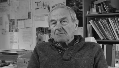 Żegnamy Krzysztofa Dowgiałłę, autora legendarnej „Ballady o Janku Wiśniewskim”. (kadr z filmu gdynia.pl)