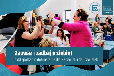 Grupa nauczycieli podczas spotkania w Muzeum Emigracji. Na dole napis: „Zauważ i zadbaj o siebie” oraz 