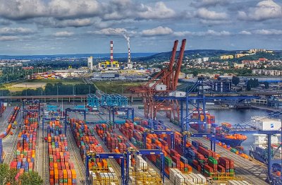 Dziś gdyński port jest jednym z trzech strategicznych portów morskich i jednocześnie jedynym, który nie ma połączenia z systemem dróg krajowych/fot. Robert Paruszewski