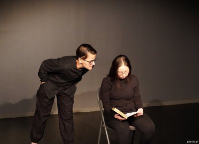 Scena ze spektaklu „Justynka” w reżyserii Jarka Rebelińskiego (fot. Magda Śliżewska)