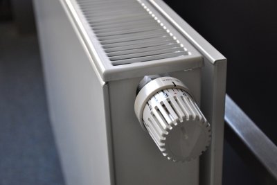 Kaloryfer z głowicą termostatu