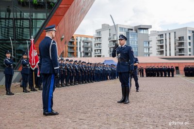 Uroczystości z okazji 107. rocznicy powstania policji odbyły się na placu przed Muzeum II Wojny Światowej w Gdańsku (fot. Karol Stańczak)