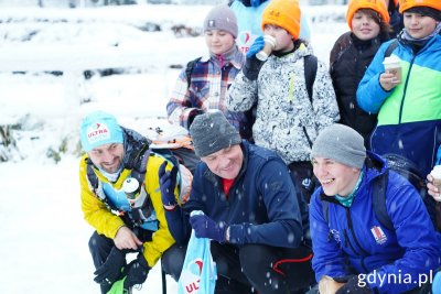 Uczestnicy biegu, a wśród nich m.in.: Jacek Bastian, prezes zarządu Stowarzyszenia Ultrakrew i Adam Korol, mistrz olimpijski w wioślarstwie (fot. Magda Śliżewska)