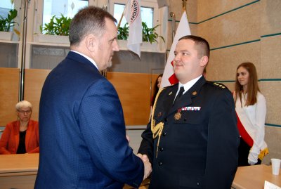 Odznaczany st. kpt. Paweł Buczko z Klubu Honorowych Dawców Krwi przy Komendzie Państwowej Straży Pożarnej w Gdyni 