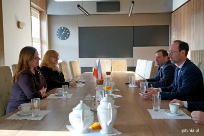 Břetislav Dančák – ambasador nadzwyczajny i pełnomocny Republiki Czeskiej w Polsce podczas spotkania z prezydent Gdyni Aleksandrą Kosiorek (fot. Magdalena Czernek)