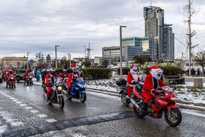 W tym roku mikołaje wyruszą z Gdańska, a paradę zakończą w Gdyni (fot. Trójmiejskie Stowarzyszenie Motocyklowe/archiwum)