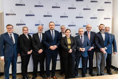 Posiedzenie prezydium Stowarzyszenia Miast Laureatów Nagrody Europy. W spotkaniu wzięli udział: prezydent Gdyni Aleksandra Kosiorek, wiceprezydent Gdyni Tomasz Augustyniak, wiceprezydent Lublina Mariusz Banach, dyrektor Centrum Współpracy Międzynarodowej w Lublinie Krzysztof Stanowski i przedstawiciele gmin i miast: Altötting, Darmstadt, Iwano-Frankivska, Mülheim an der Ruhr i Würzbuga (fot. Kamil Złoch) 