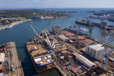 Megablok przed wypłynięciem z Gdyni do francuskiej stoczni Chantiers de l'Atlantique, fot. stocznia Crist