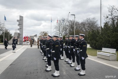 Główne uroczystości z okazji 96. rocznicy nadania Gdyni praw miejskich odbyły się przed pomnikiem Polski Morskiej z udziałem wojskowej asysty honorowej // fot. Kamil Złoch