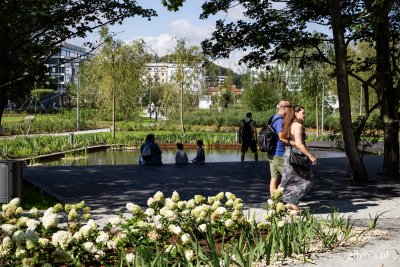 Mieszkańcy chętnie korzystają z nowej przestrzenii relaksu fot. Przmysław Kozłowski