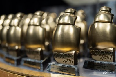 Statuetki - Złote Żagle - dla najlepszych gdyńskich sportowców (fot. Dawid Linkowski)