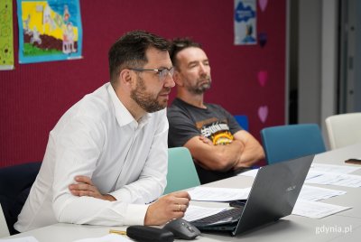 Na zdjęciu przewodniczący mec. Marcin Zawisza, protokołujący obrady, obok Tomasz Podsiadło (fot. Karolina Szypelt)
