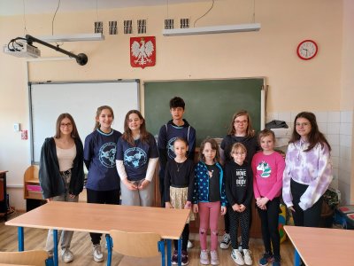 Ekipa Uczniowskiego Budżetu Obywatelskiego z SP 31, której udało się uzbierać 4600 złotych // fot. SP31