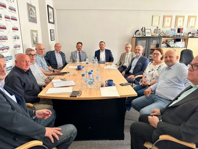 Wiceprezydent Tomasz Augustyniak na spotkaniu z dyrektorem ZKM, Hubertem Kołodziejskim oraz przedstawicielami spółek przewozowych (fot. Tomasz Augustyniak/FB)