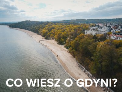 na zdjęciu widok Gdyni i morza z lotu ptaka i biały napis: Co wiesz o Gdyni