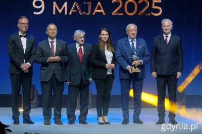 Negotium Pro Cultura – Biznes Dla Kultury otrzymała spółka stocznia Crist S.A. Na zdjęciu (od lewej) m.in.: dyrektor Pracodawców Pomorza Tomasz Limon, posłanka Agnieszka Pomaska, prezes stoczni Crist Ireneusz Ćwirko, senator Sławomir Rybicki (fot. Łukasz Czerwińśki)