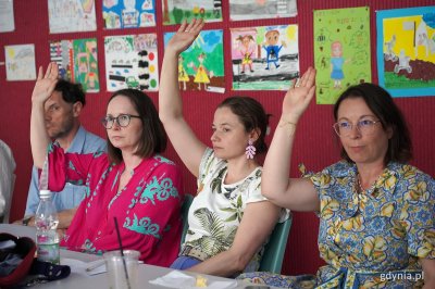 Głosujemy! Od prawej: Kinga Fromlewicz, Monika Palka i Joanna Ogryzek (fot. Karolina Szypelt)