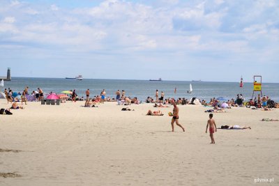 W Gdyni mamy cztery strzeżone kąpieliska, na zdjęciu plaża w Śródmieściu (fot. Aneta Marczak)