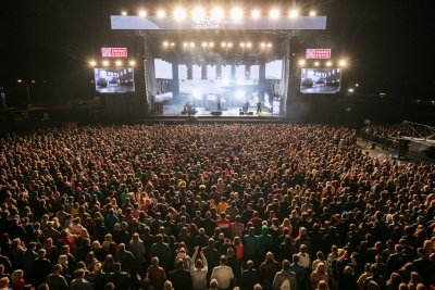 Ogromny tłum gromadził się przed główną sceną na Molo Południowym, fot. Karol Stańczak