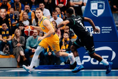 Koszykarze AMW Arki Gdynia i Śląska Wrocław w trakcie meczu PGE Basket Ligi (fot. Mateusz Słodkowski) 