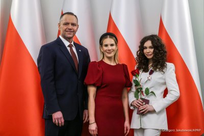 Prezydent RP Karol Nawrocki, jego żona Marta Nawrocka oraz Kornelia Wieczorek (fot. Grzegorz Jakubowski/KPRP)