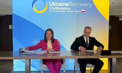 Dokument o współpracy partnerskiej podpisują: wiceprezydentka Gdyni Oktawia Gorzeńska i Yaroslav Shanko, szef chersońskiej Miejskiej Administracji Wojskowej (fot. Joanna Leman)