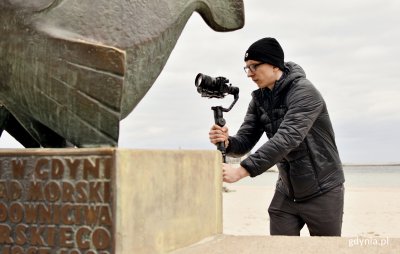 Piotr Woźniak, autor viralowego filmu o Gdyni dopiero rozpoczyna działalność związaną z filmowaniem, fot. Kamil Złoch