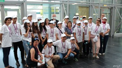 Na zdjęciu grupa dzieci z Armenii z opiekunami, wiceprezydent Michał Guć oraz edukatorzy z CN Experyment // fot. Magdalena Śliżewska
